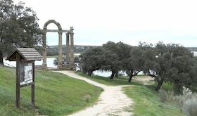 Arquelogos estudian la antigua ciudad romana de Augustbriga que emerge de Valdecaas