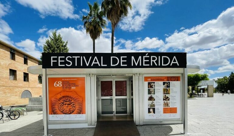 El Festival de Mrida abre su taquilla fsica junto al Teatro Romano en la Plaza Margarita Xirgu